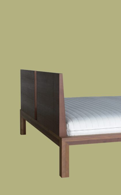 Edition Bett 60 Akazie Gedämpft Rückenlehne Hinten Halb Frei Grün