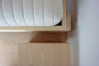 Lift Bett Esche Ecke Hinten Oben Nachttisch Detail