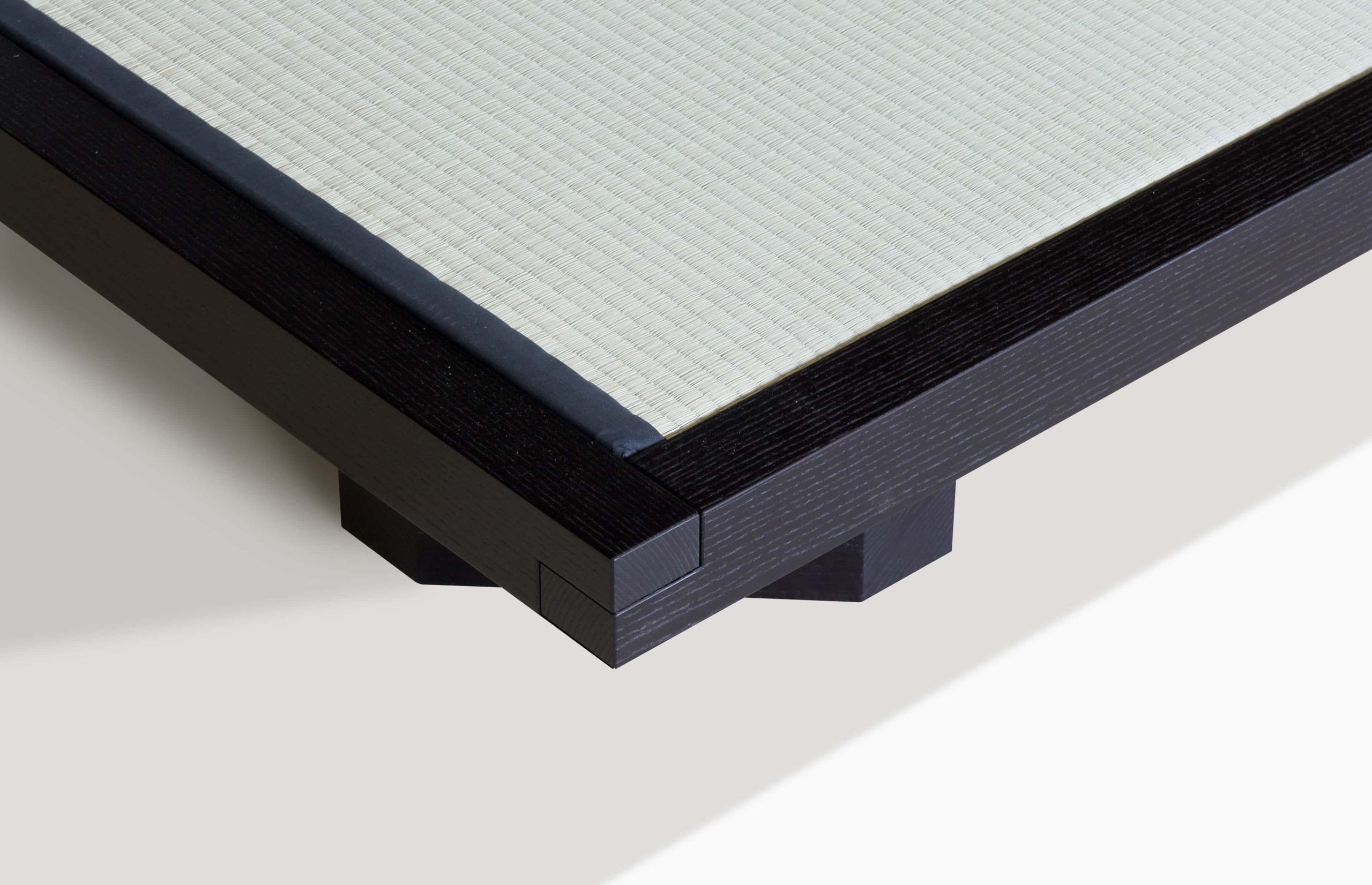 yoru bett esche schwarz fuss schräg detail
