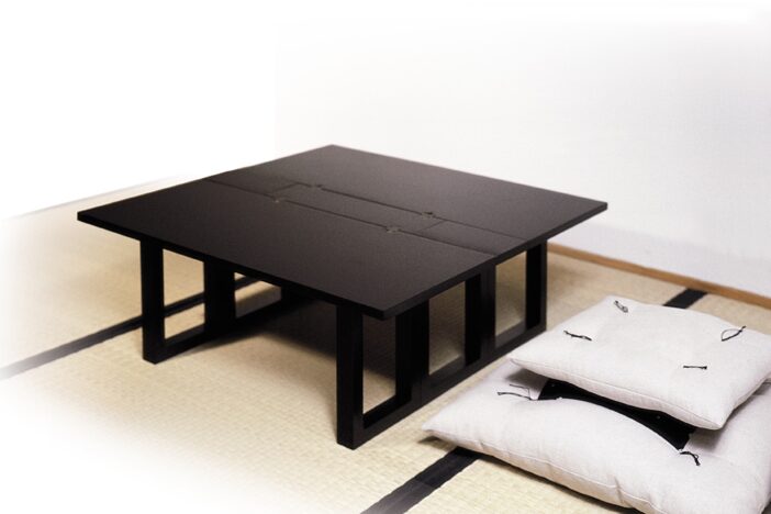 Tatamitisch_schwarz_offen_Kissen